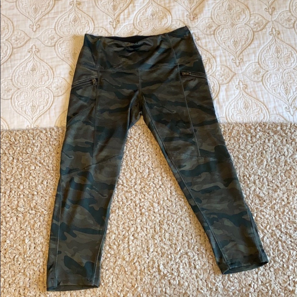 Camo crop leggings